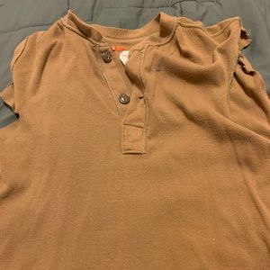brown 2 button sleeveless top.